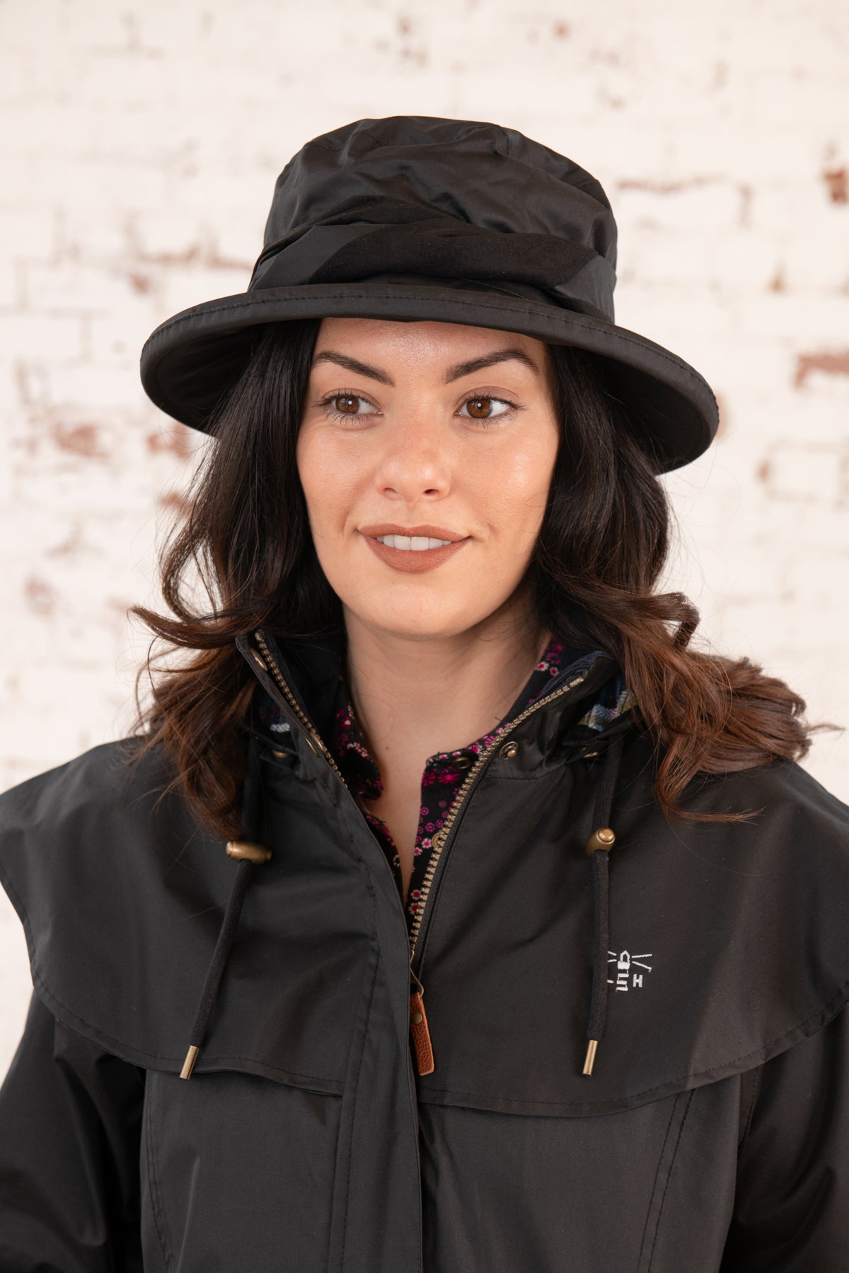 Canterbury Cloche Hat - Black-Lighthouse