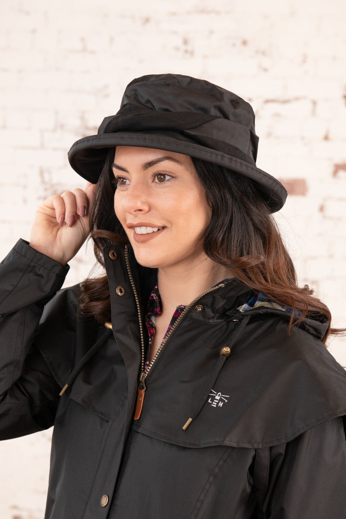 Canterbury Cloche Hat - Black-Lighthouse