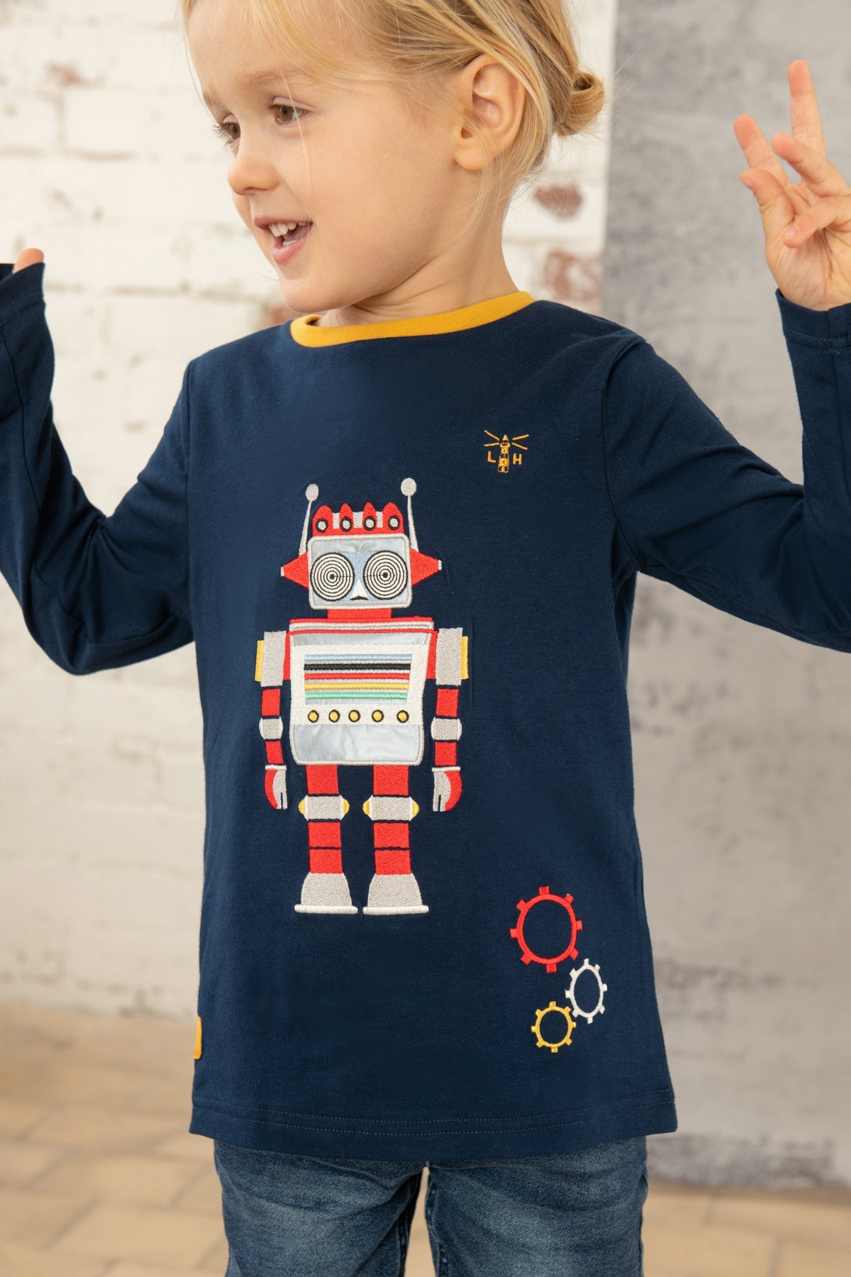 Oliver Top - Robot - Lighthouse